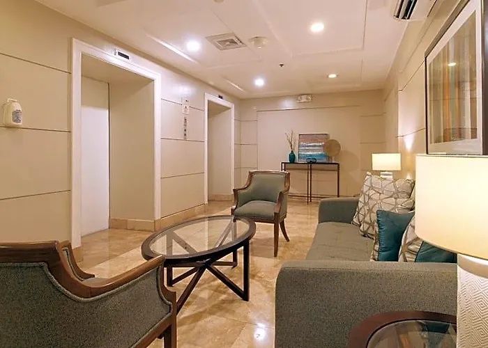Reddoorz Premium At The Residences Olympia Makati 호텔 3*