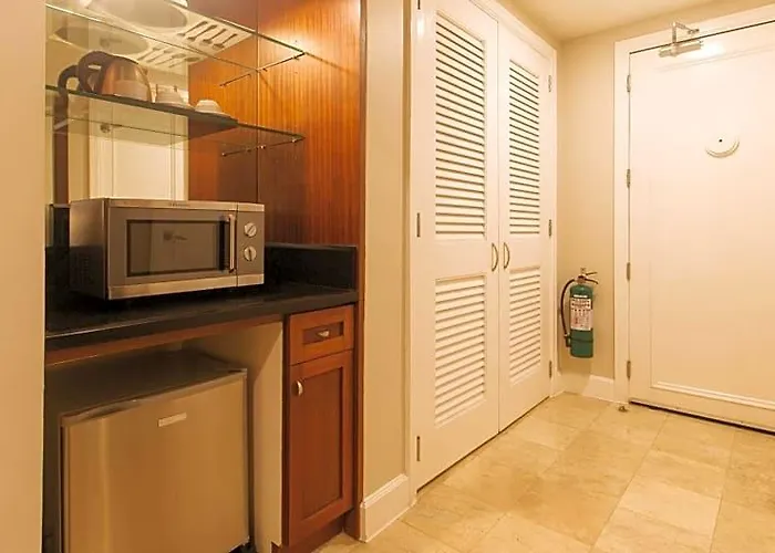 호텔 Reddoorz Premium At The Residences Olympia Makati 3*