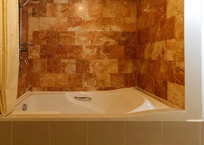 Reddoorz Premium At The Residences Olympia Makati 호텔